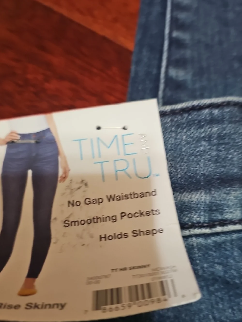 Time and Tru WomensSkinny Jeans in Faded Blue Wash - Picture 2 of 5